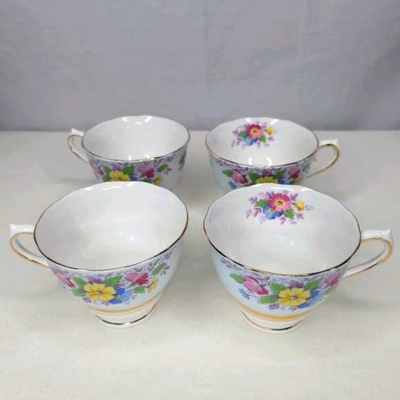 VINTAGE COLCLOUGH BONE CHINA 4 PIECE TEA CUP SET